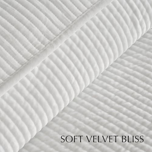 EVERGRACE Velvet Quilt Set King Size with 2 Shams 1