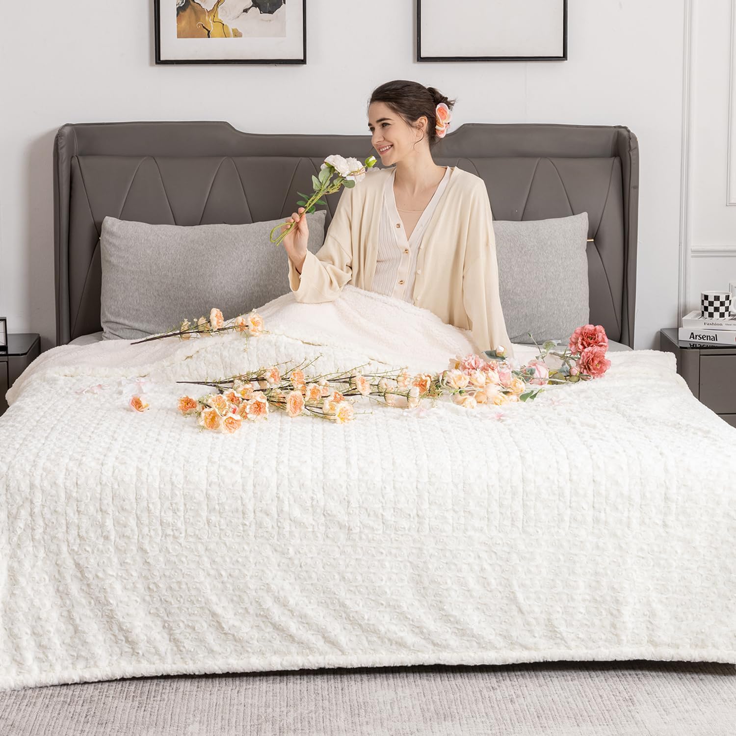 WOOMER 77x84 Electric Heated Blanket with Rose Faux Fur and 4 Heat Levels