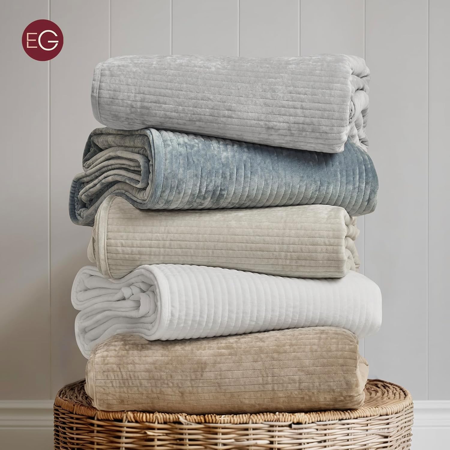 EVERGRACE Velvet Quilt Set King Size with 2 Shams 1