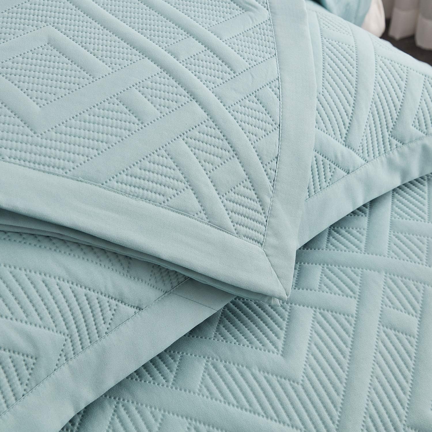 CHIXIN Queen Quilt Set - Geometric Seaglass Pattern Ultrasonic Quilting Reversible 4 Piece