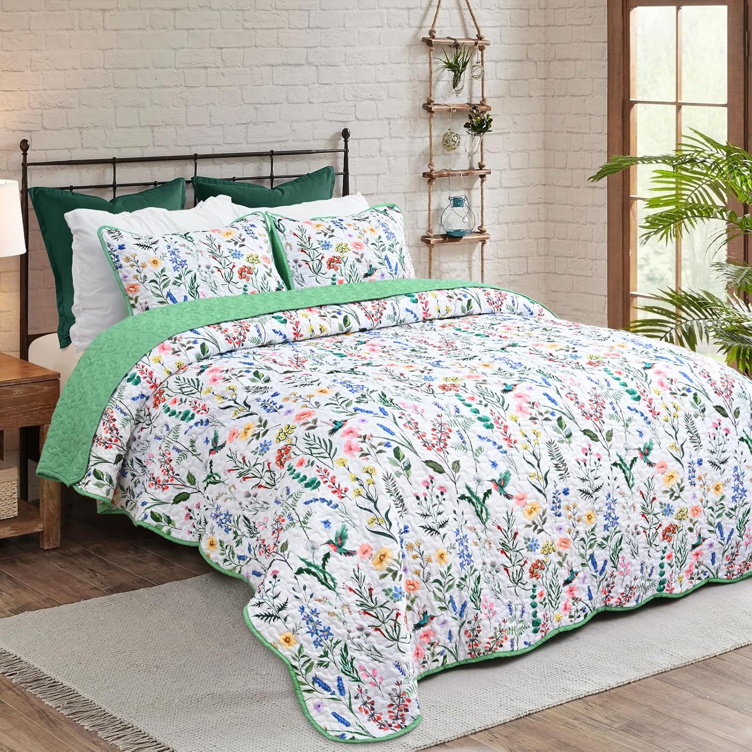 Invoibler Floral Reversible Queen Quilt Set