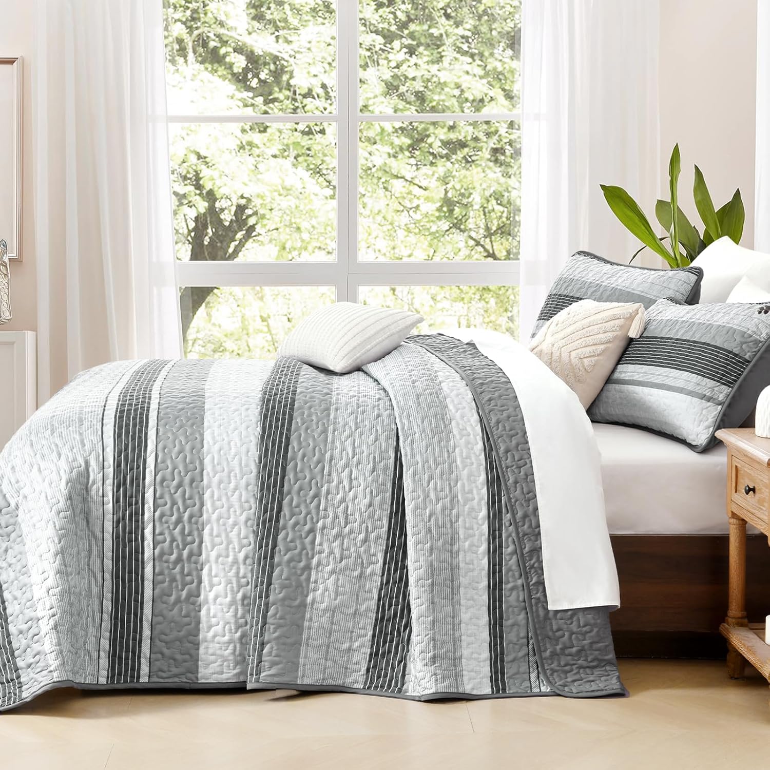 Djoymock Grey Striped Quilt Set 3 Piece Queen Size