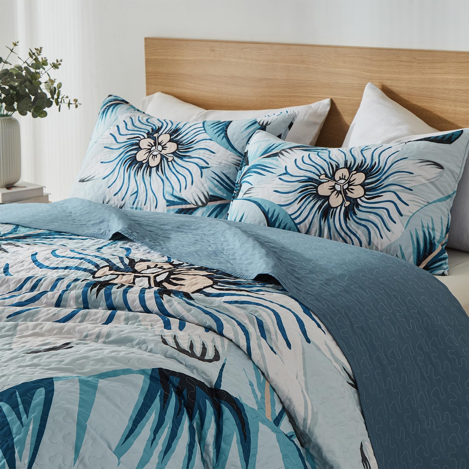 Yogeneg Light Blue Botanical King Quilt Set 3 Piece