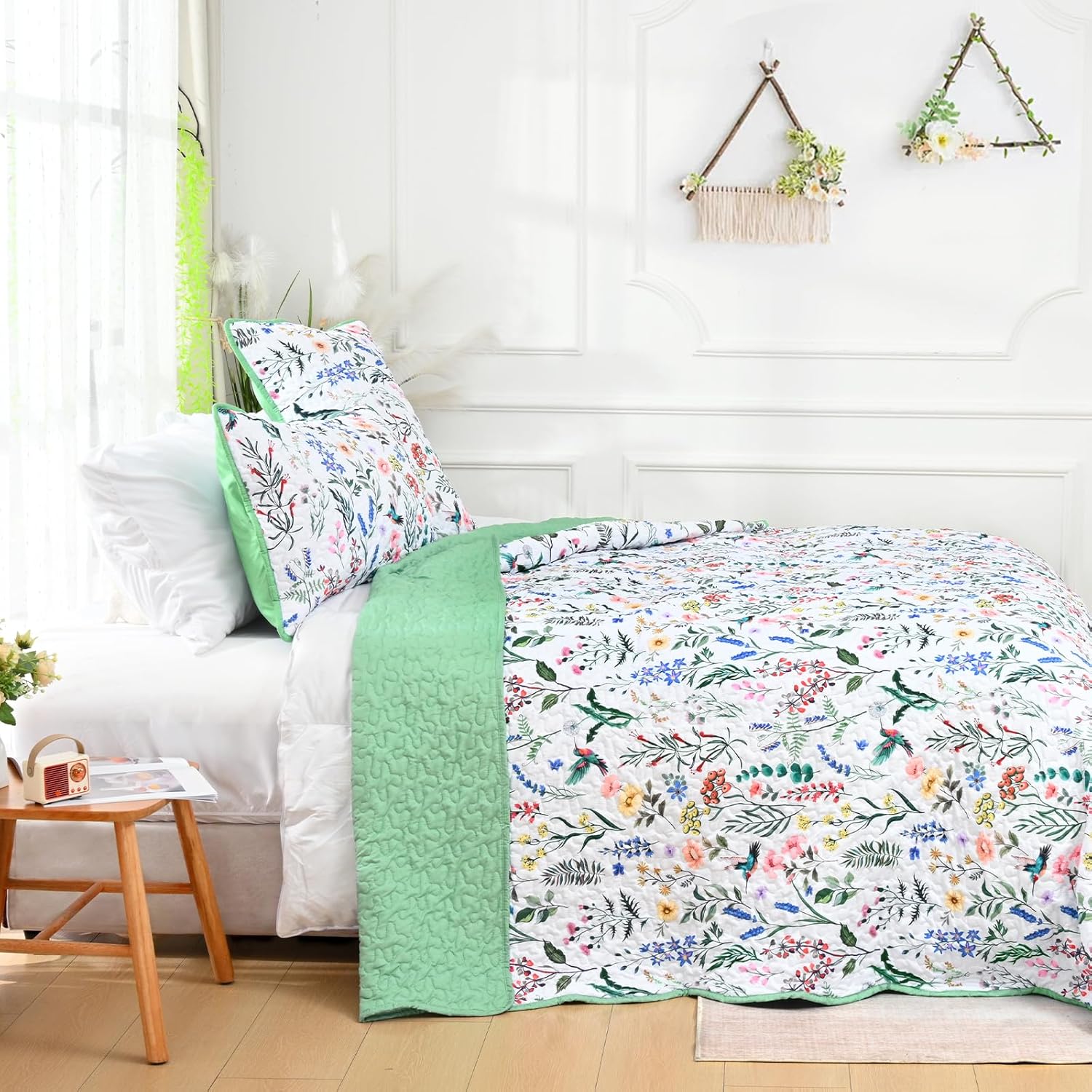 Invoibler Floral Reversible Queen Quilt Set
