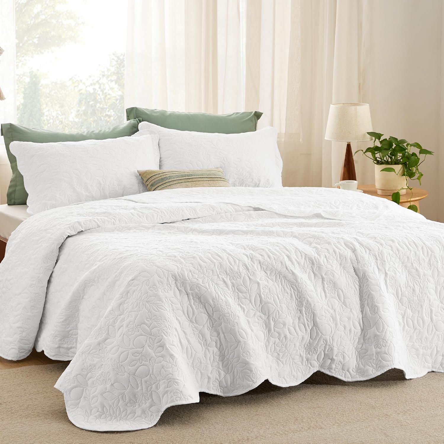 Bedsure Queen Quilt Set - Ultra Soft Lightweight Leaf Design