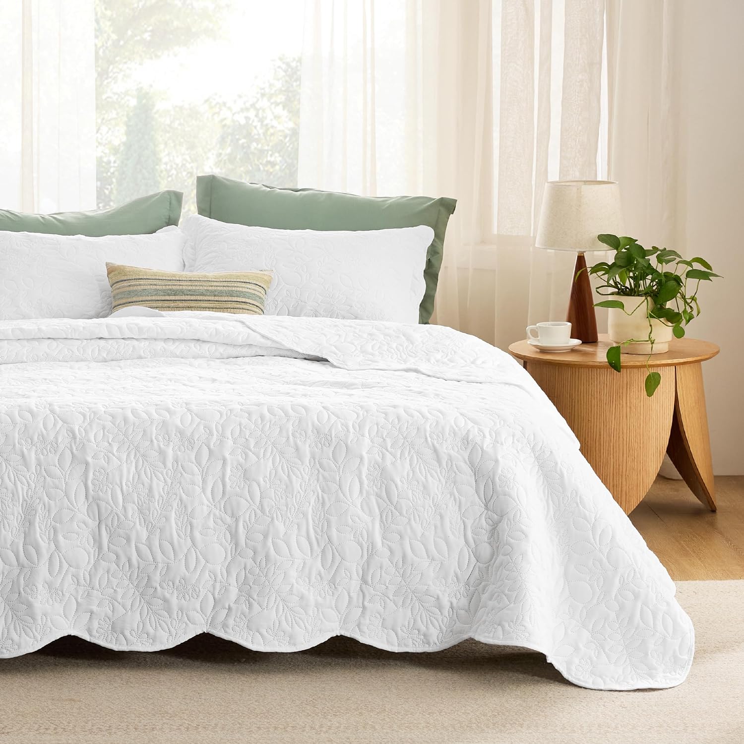 Bedsure Queen Quilt Set - Ultra Soft Lightweight Leaf Design